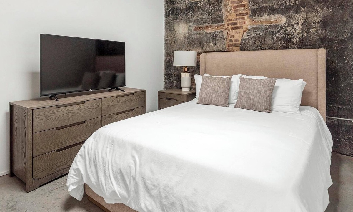 Downtown Memphis Apartment | Landing | Chic 2BD, Gym, Courtyard