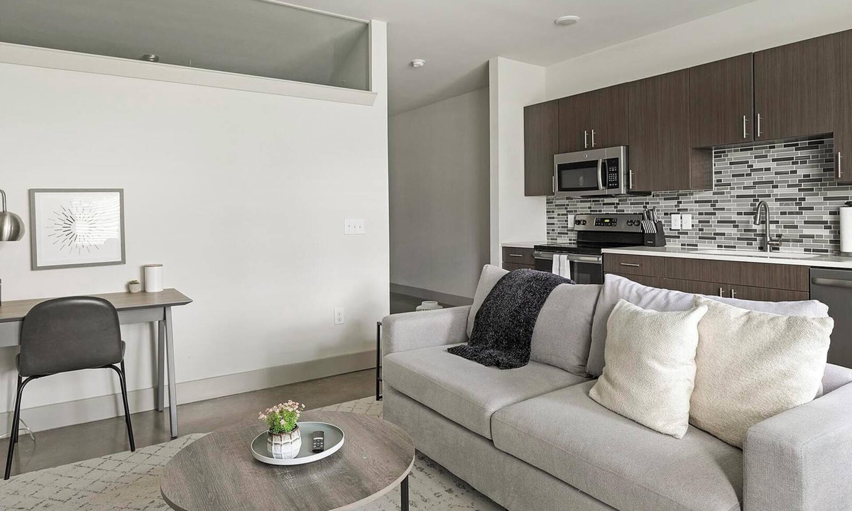Vickery Meadow Apartment | Landing | Incredible 1BD, Gym, Pool