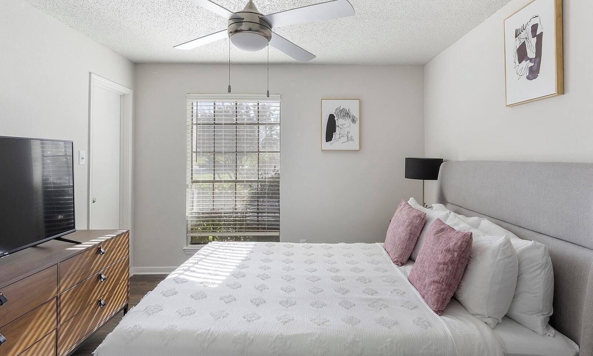 Denton Apartment | Landing | Incredible 2BD, Gym, Courtyard