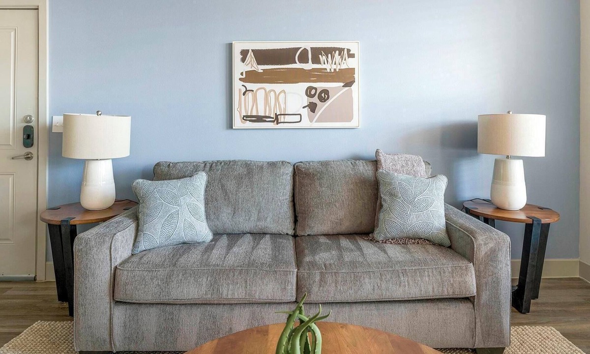 Spring Apartment | Landing | Modern 1BD, Courtyard, Gym