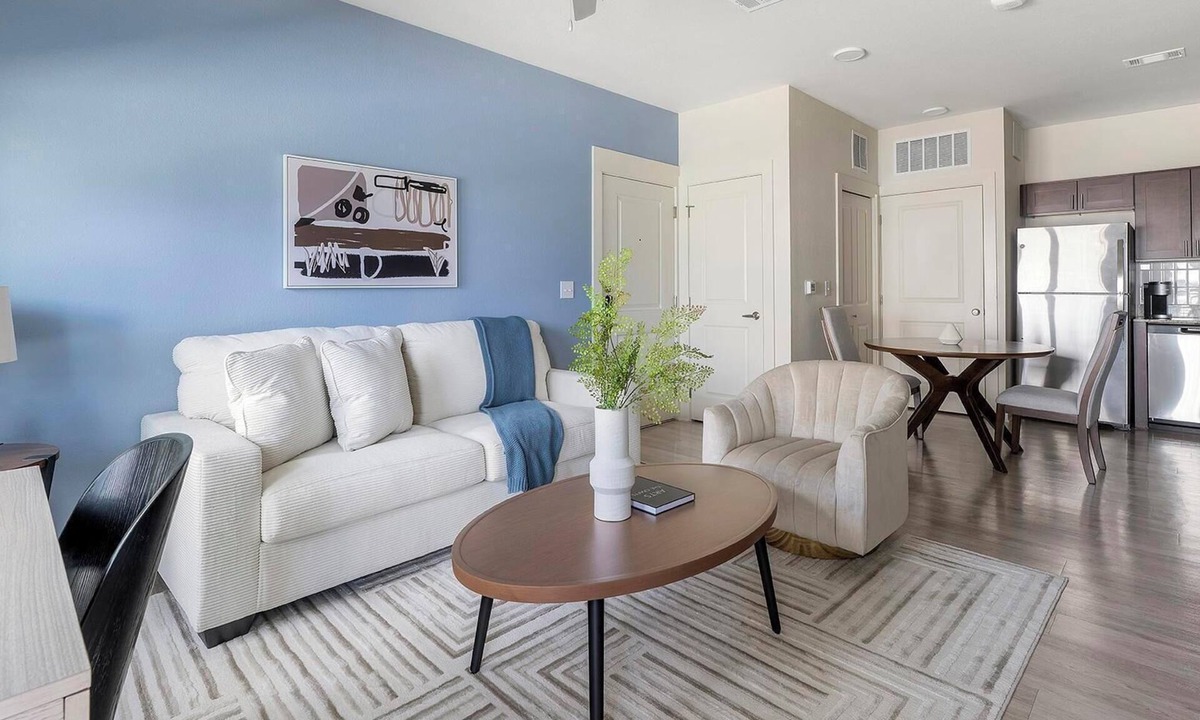 Lockhart Apartment | Landing | Modern 1BD, Gym, Pool