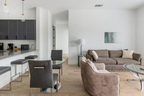 Denton Apartment | Landing Modern 3BD Clubhouse Courtyard