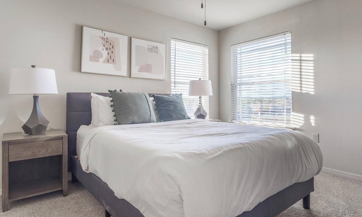 Broken Arrow Apartment | Landing | Spectacular 2BD, Courtyard, Gym