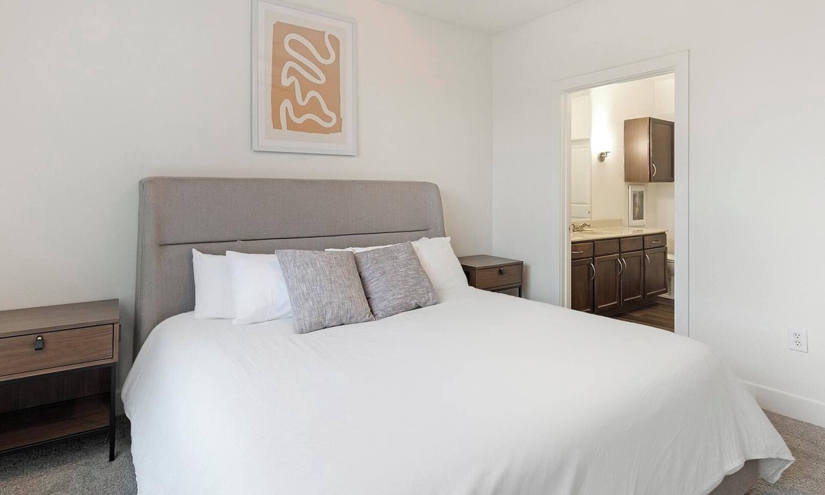 Park Central Apartment | Landing | Spectacular 1BD, Pool, Courtyard