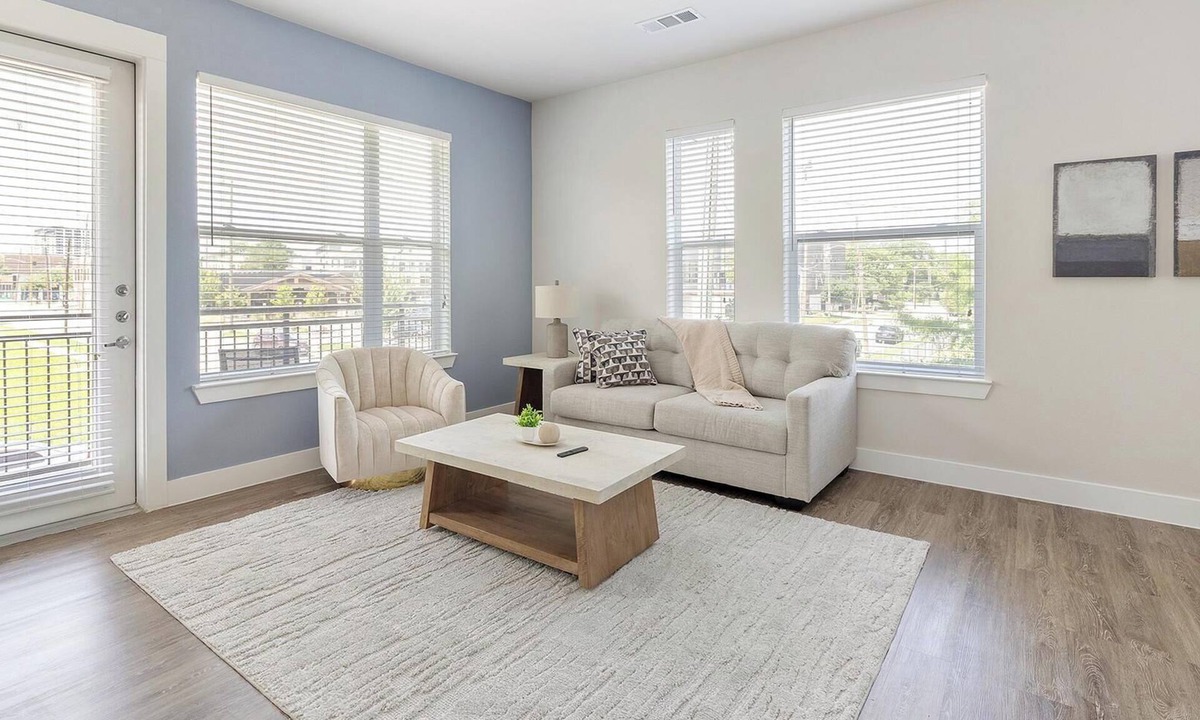 Old East Dallas Apartment | Landing | Spectacular 2BD, Gym, Clubhouse