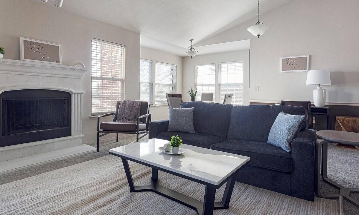 Broken Arrow Apartment | Landing | Stunning 2BD, Gym, Pool