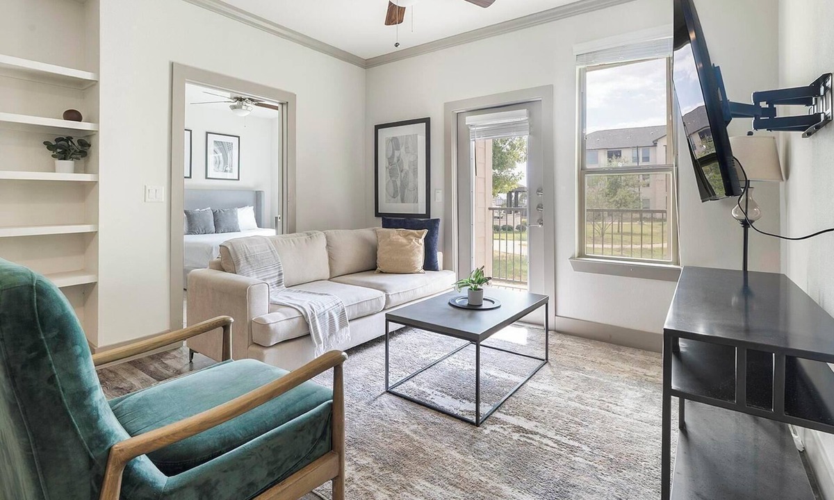 Manor Apartment | Landing | Stunning 2BD, Courtyard, Clubhouse