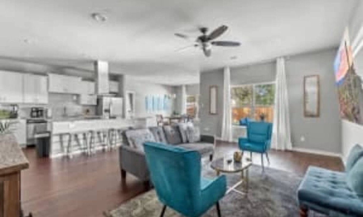 Oak Cliff House | Large 3BD 2BR Lower Bishop Arts Near Downtown Dallas