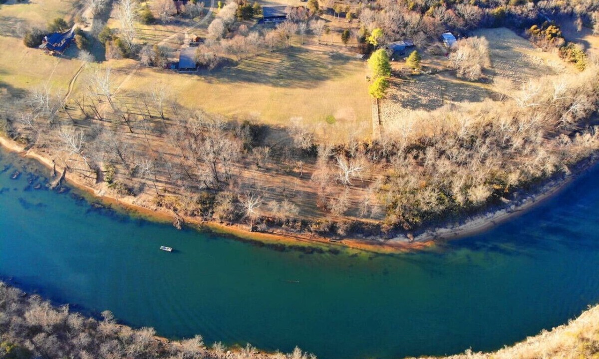 Eureka Springs House | Large 6BR Home on White River, WiFi, Sleeps 12