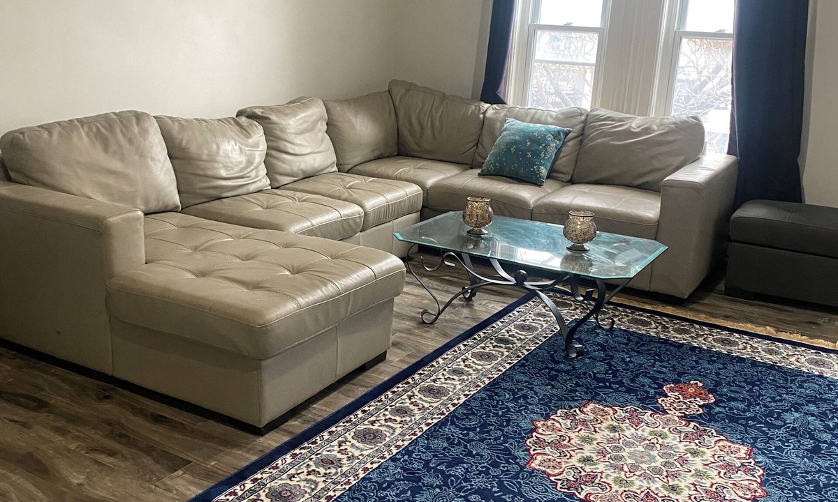 Bowmanville Apartment | Large Downtown Apartment – Perfect for 4–5 People