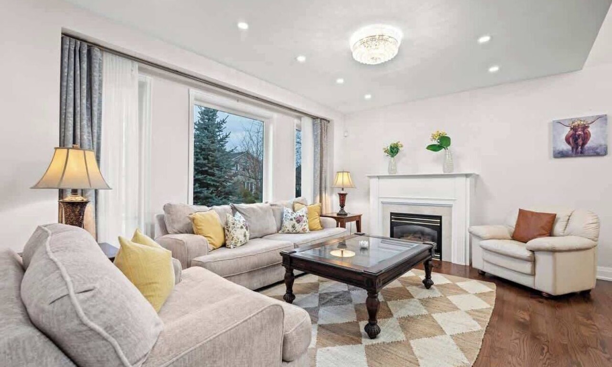 Hurontario House | Large Group Home, BBQ, Near Toronto & Niagara