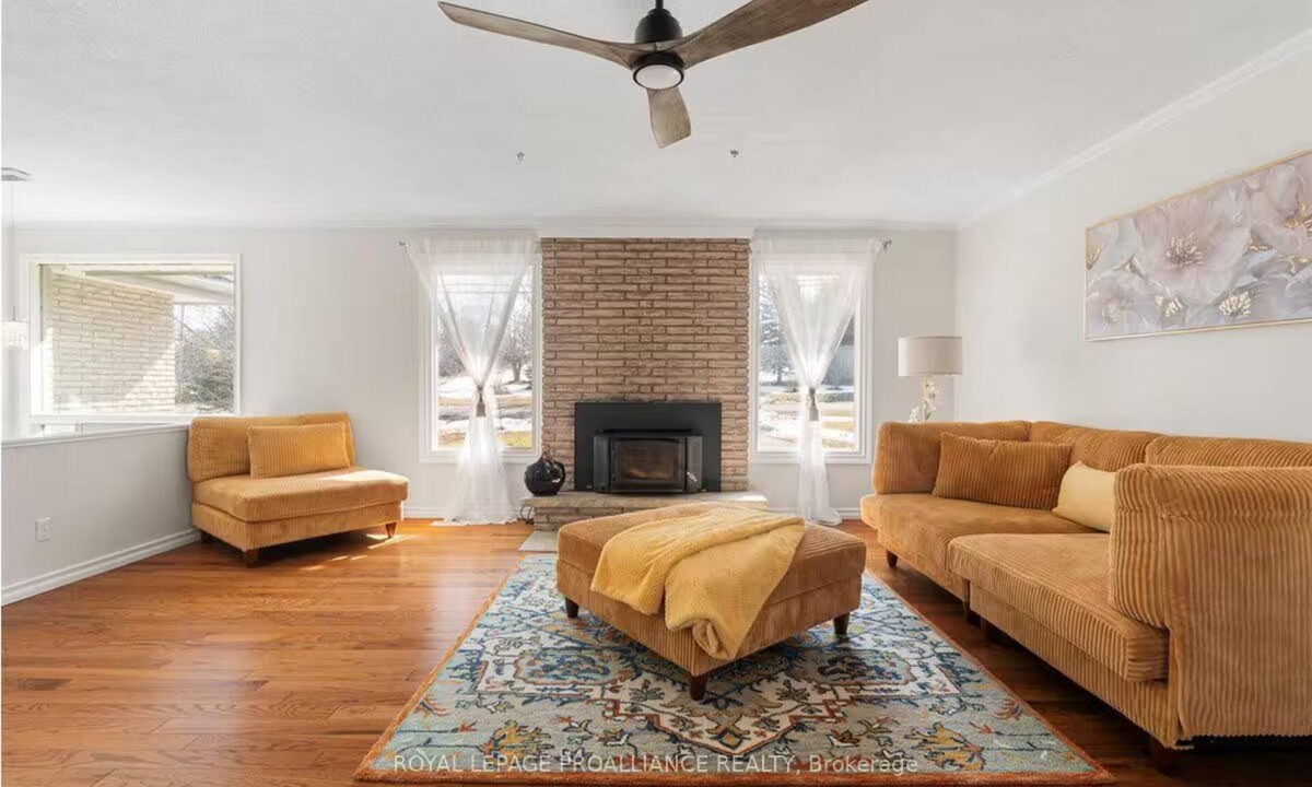 Prince Edward House | Large Whole Home in Wine Country: Pool Hottub Sauna + Spacious Backyard & Nature