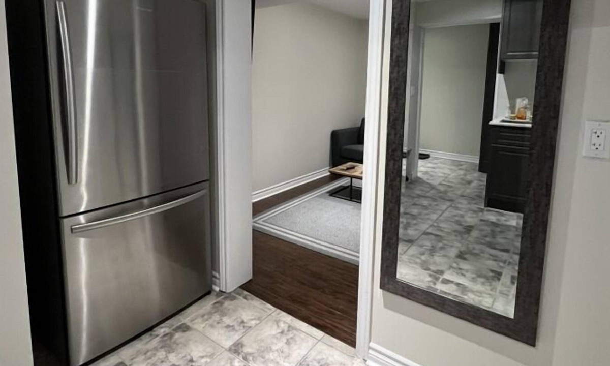 Milton House | Lavish BR Full Suite, TV, Free Parking/Wifi