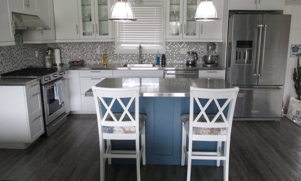 Grand Bend Cottage | Layzee Waves Riverfront Cottage
