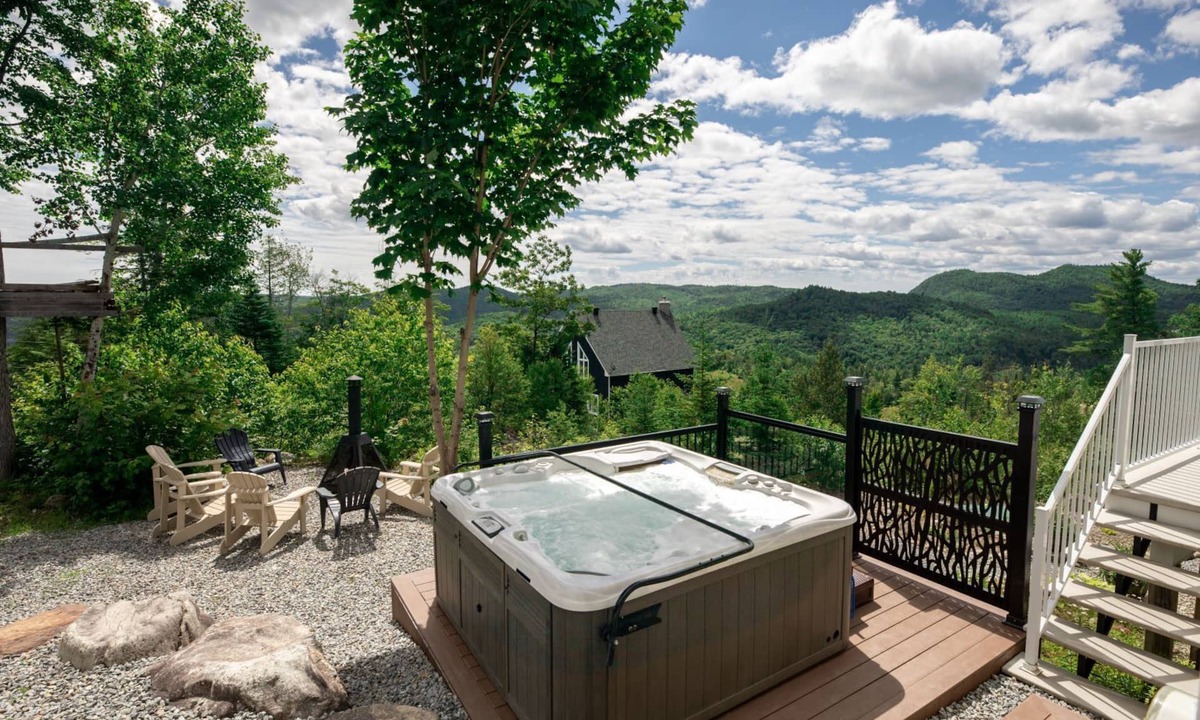 Saint Come Apartment | Le Grand Bonheur with wood-burning fireplace and spa