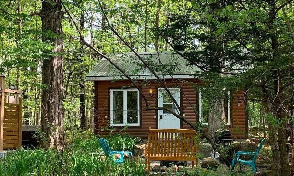 St-Bernard-de-Lacolle Cabin | Le repère de la frontière