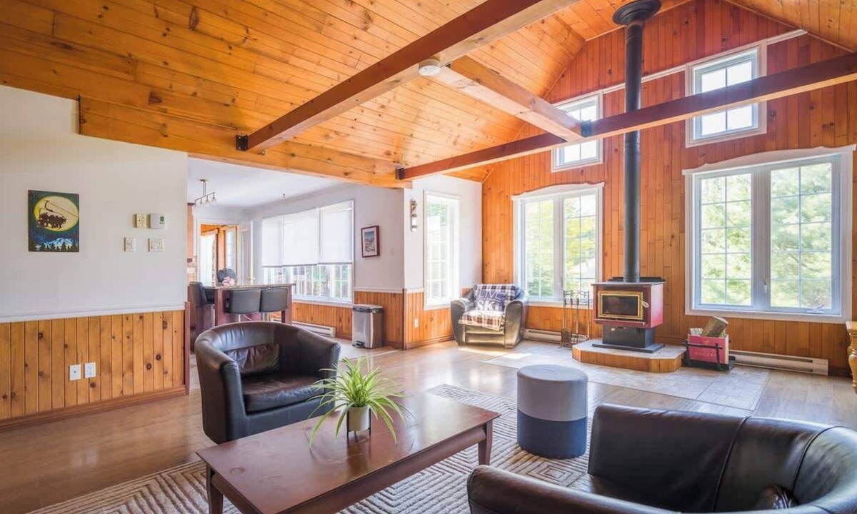 St-Adolphe-d'Howard Cottage | Le Rocher Cozy Chalet with Spa