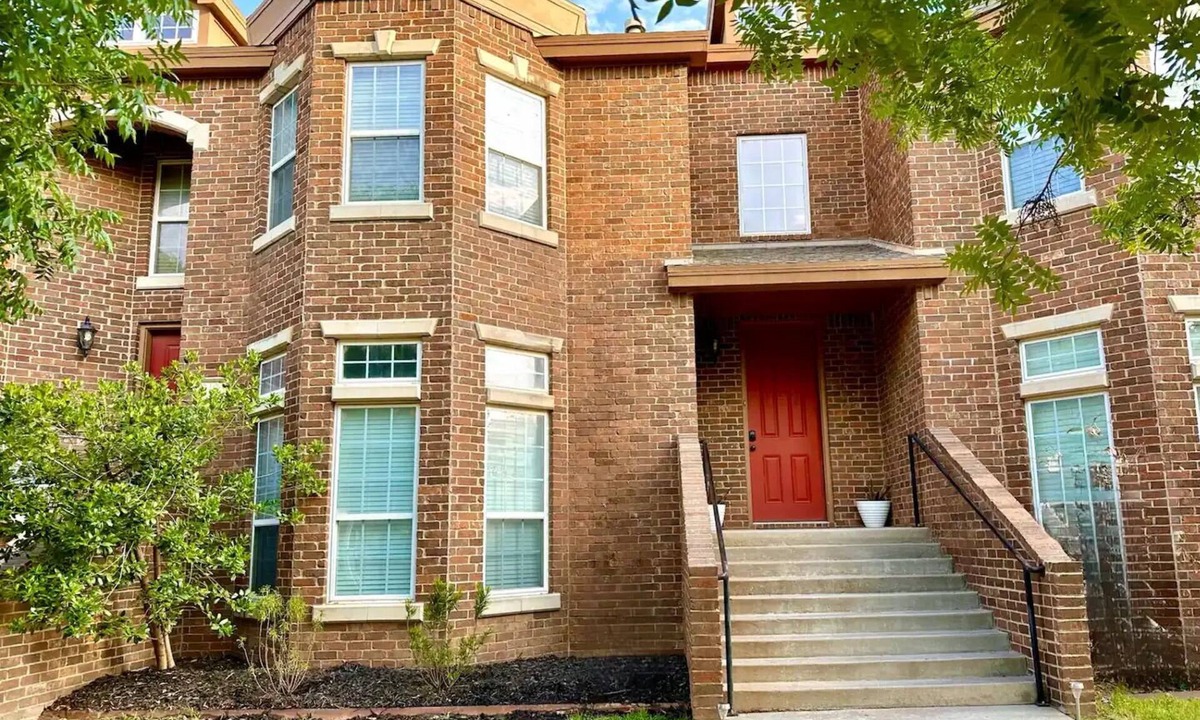 North Overton House | Listing by Established SuperHost. Walk to Texas Tech & More!