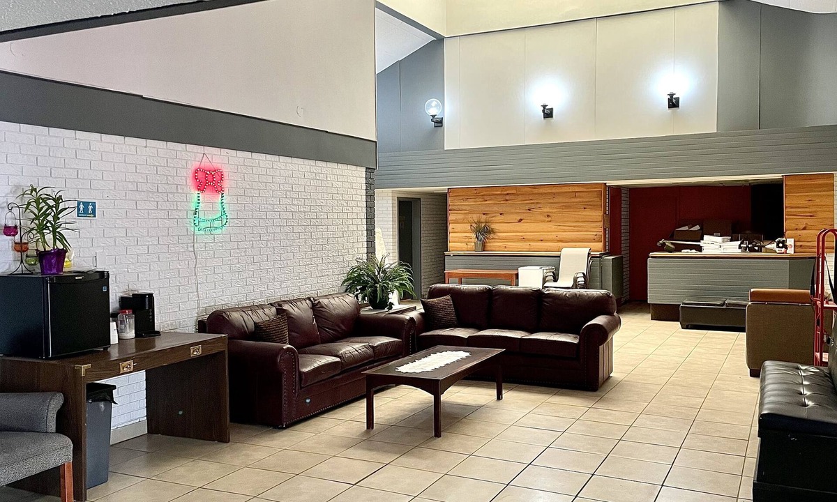 Lively Hotel | Lively Inn & Suites