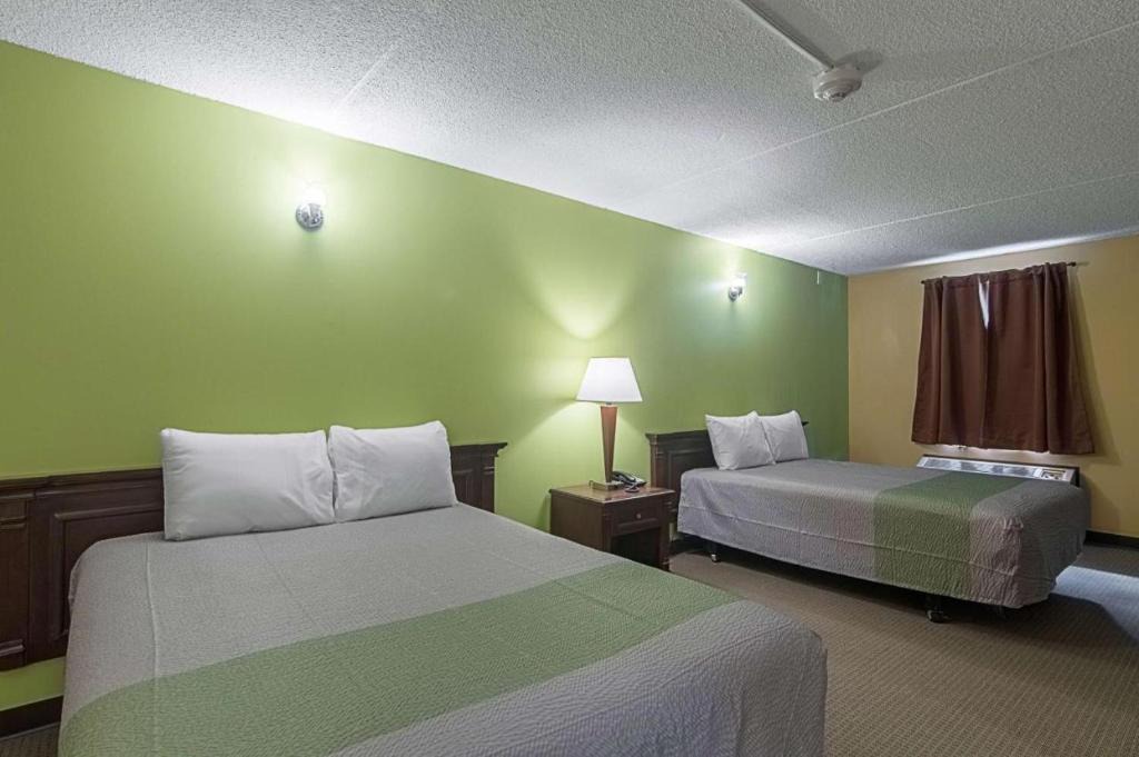 Sherman Hotel | LoneStar Inn and Suites