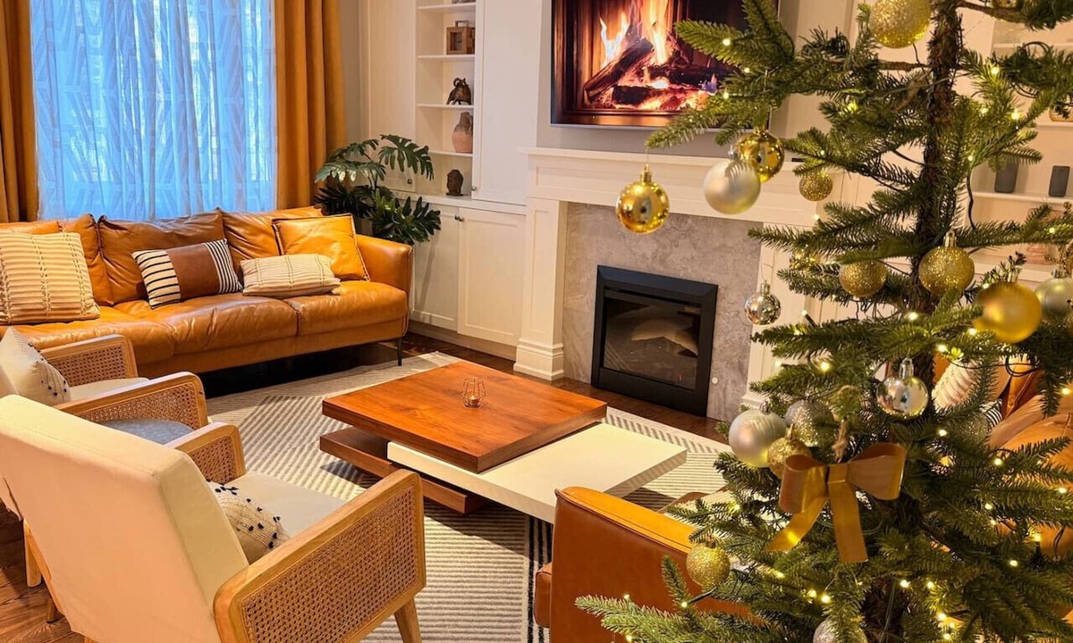 Clarkson House | Lorne Park Home, 20 Mins From Toronto