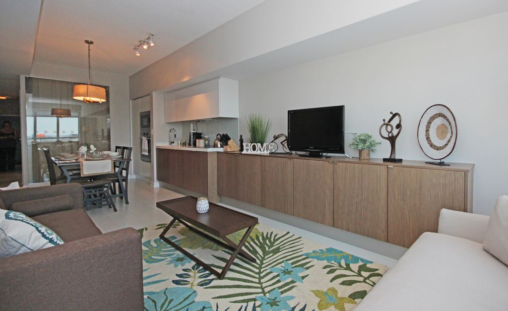 CityPlace Apartment | Lovely 2Bdrm+Den Condo DT