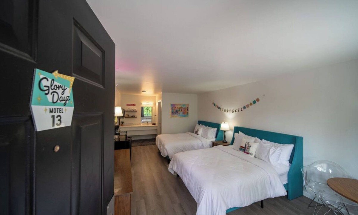Eureka Springs Historic District Resort | Lucky Number 13 is so Gorgeous, your heart hands will be showing!