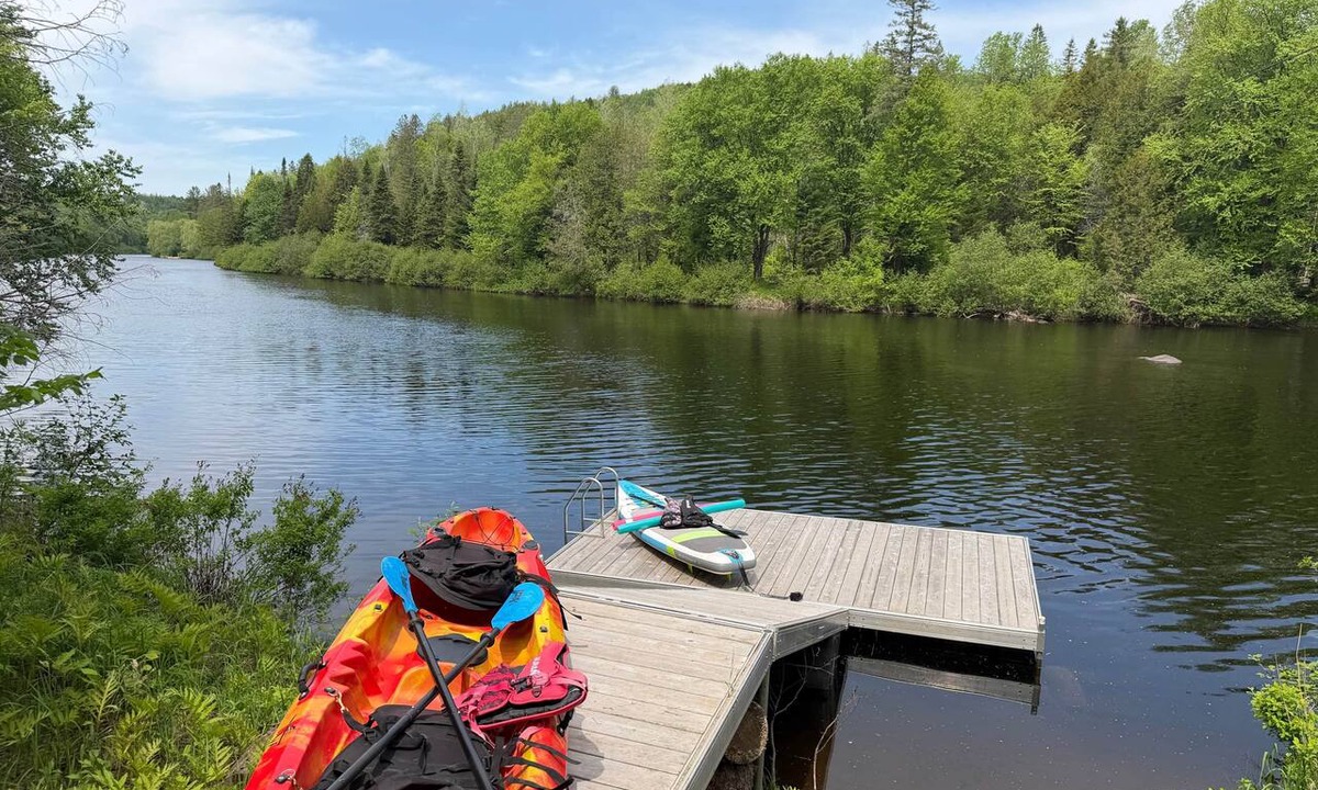 Sainte-Beatrix Ski Chalet | Luna Cottage - Peaceful forest and calm river