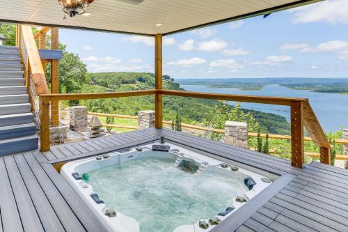 Quitman House | Luxe Home w/Panoramic Greers Ferry Lake Views
