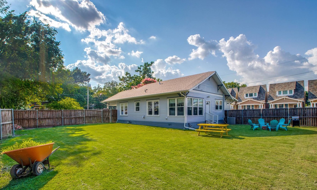 McKinney House | {Luxe Lemon} downtown McKinney historic bungalow