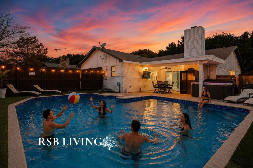 The Colony House | Luxurious 5BR 2BA Holiday Home with Pool, Grill, Sauna & Game Room