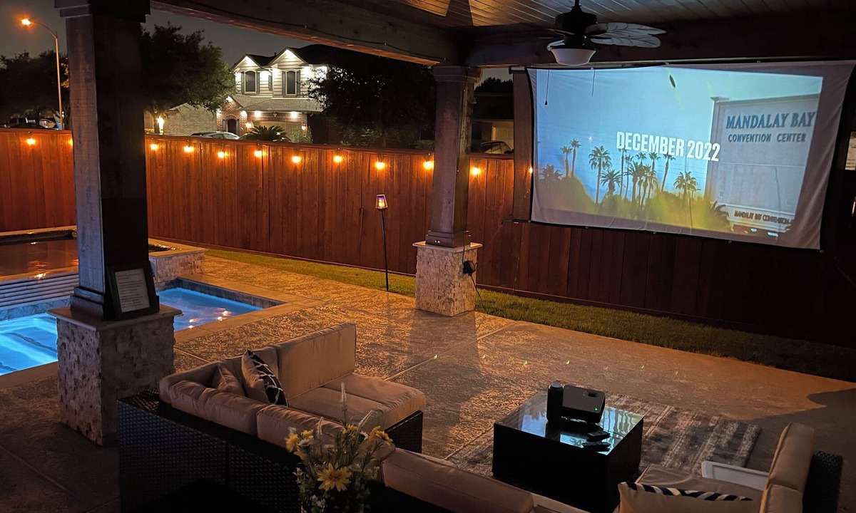 Northeast Houston House | Luxurious Large Modern Home, heated spa and pool