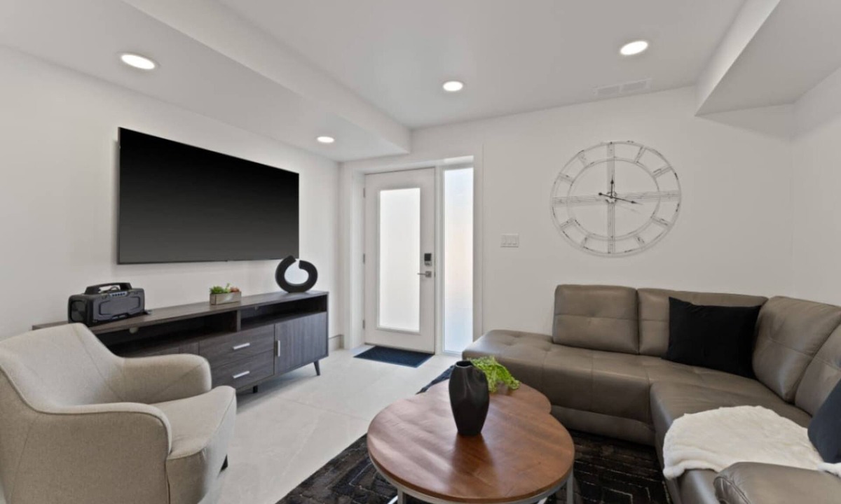 Ruthven House | Luxury 171-5 Condos with Magnificent Lakeview