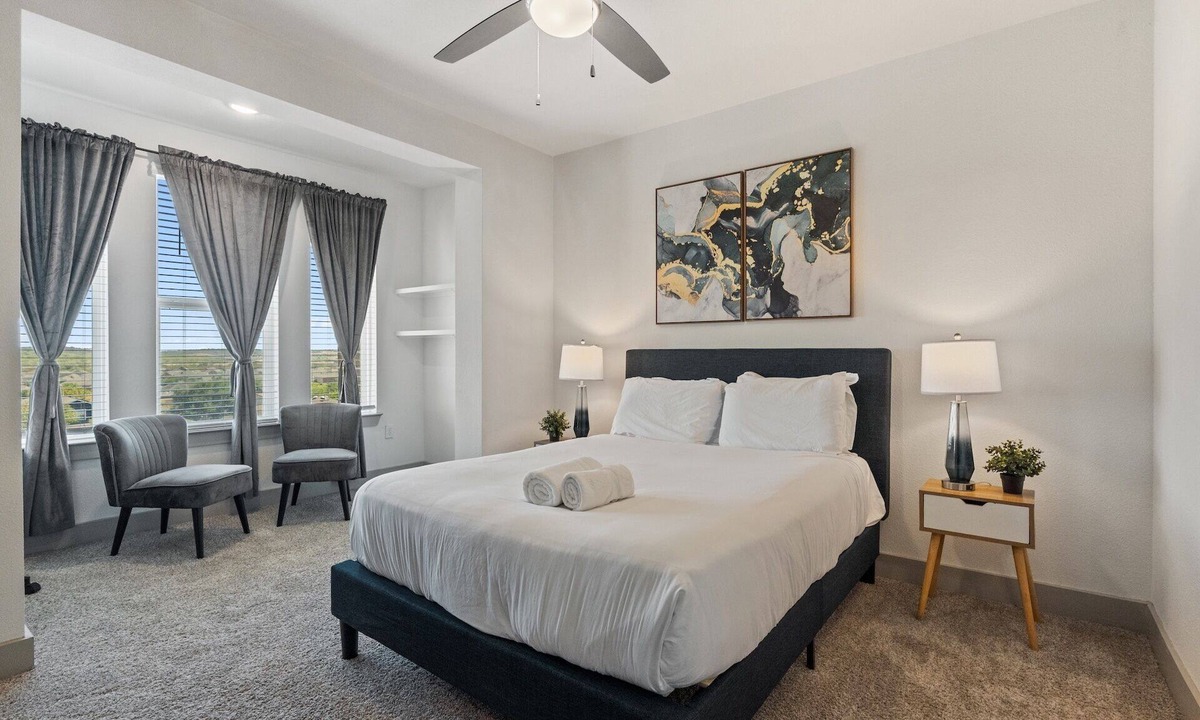 Stony Ridge North Apartment | Luxury 2BD/2BA Next to Airport w012
