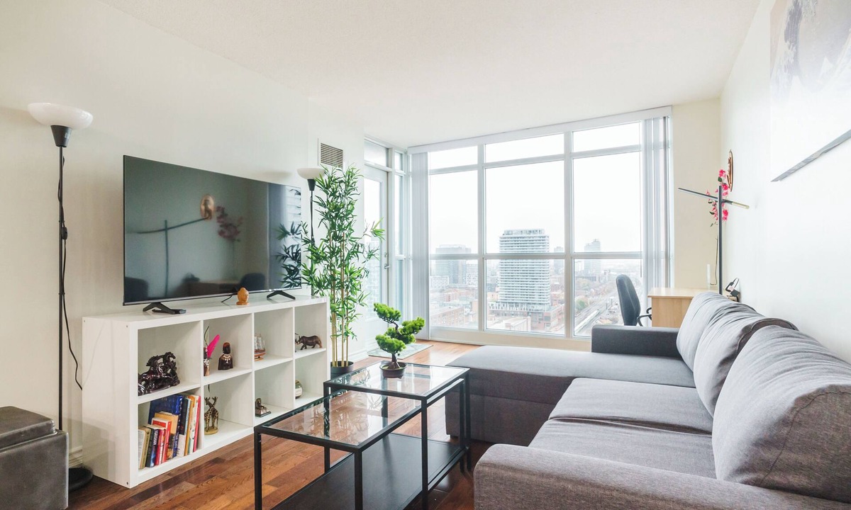 Church and Wellesley Condo | Luxury 2BR Condo in Downton, Steps to Subway