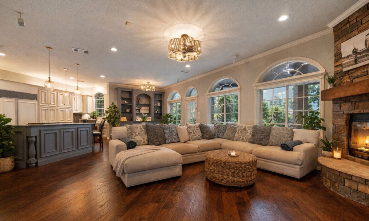 Atascocita House | Luxury 7BR Lakefront Oasis | Pool, Hot Tub & Views