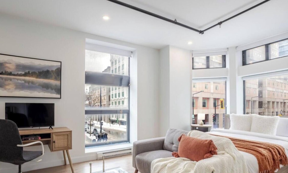 Downtown Montreal Apartment | Luxury Bishop Apartment - Prime Downtown Spot