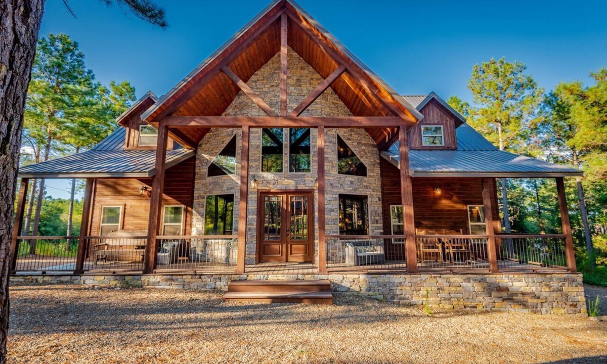 Hochatown Cabin | Luxury Broken Bow Cabin w/Private Pond | Sleeps 18