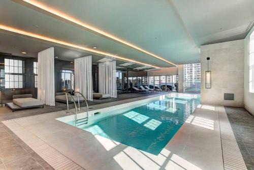 Downtown Montreal Apartment | Luxury Downtown Escape Pool & Free Parking