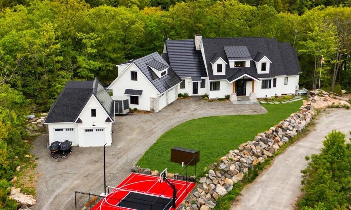 Severn House | Luxury Home on Gloucester Pool, 7 BDRMS