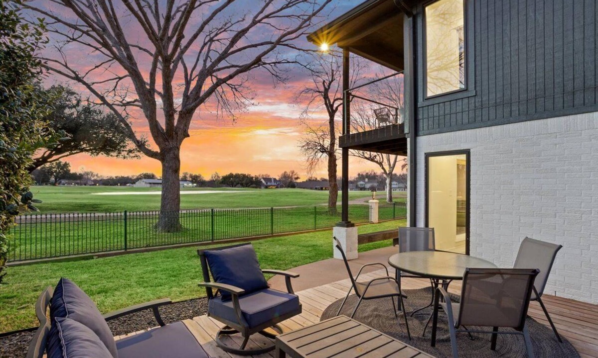 Salado House | Luxury Home on Golf Course, Onsite Golf Cart Rental