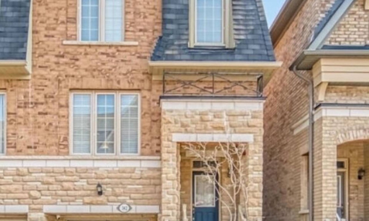 Brampton House | Luxury home promo price 7 beds Netflix parking