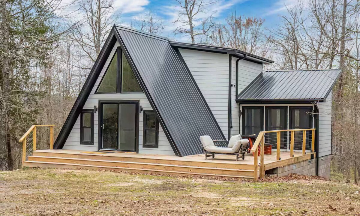 Mountain Pine Cabin | Luxury Modern Cabin Scenic 5 Acre Hilltop Retreat