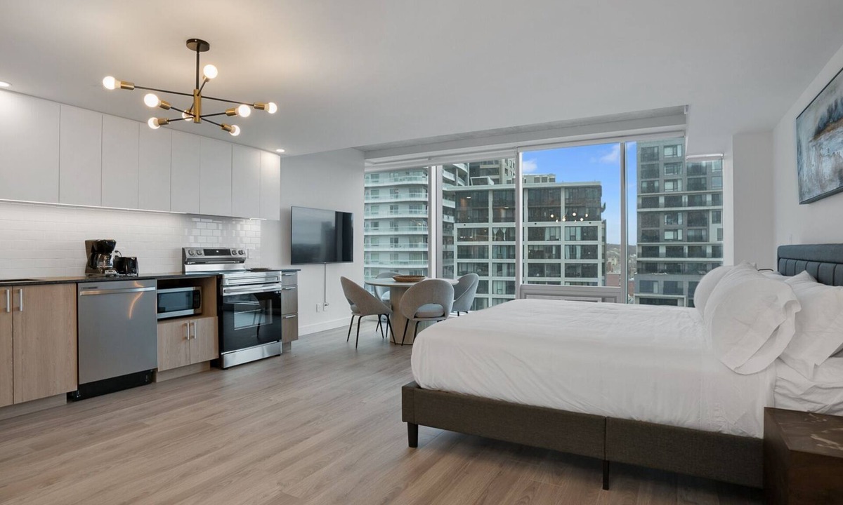 Milton Park Apartment | Luxury Studio in Heart of MTL 907 | Metro access