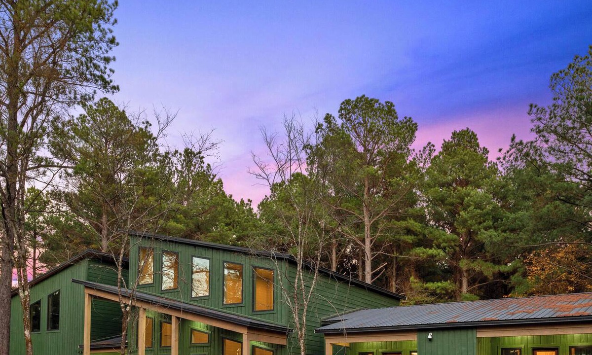 Pickens Cabin | Luxury Two-Space Retreat for Large Groups