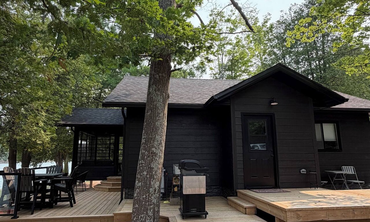Manitoulin District Cottage | Luxury Waterfront Cottages | Gateway to McGregor Bay,