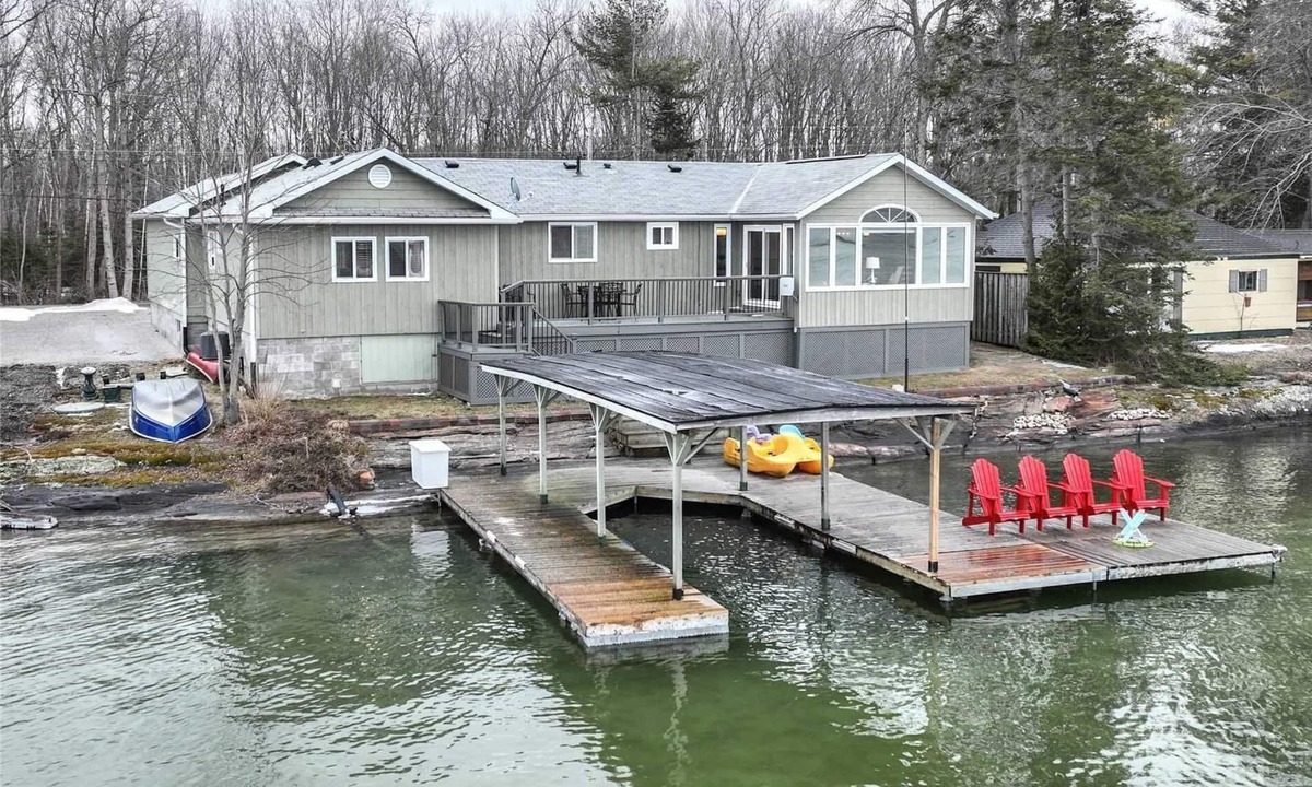 Rama Cottage | Magnificent Lakefront Modern Cottage