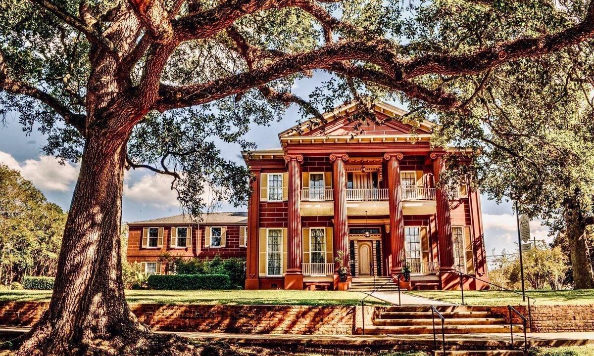 Natchez House | Magnolia Hall: Henderson | 1/1, Private Ensuite Bath
