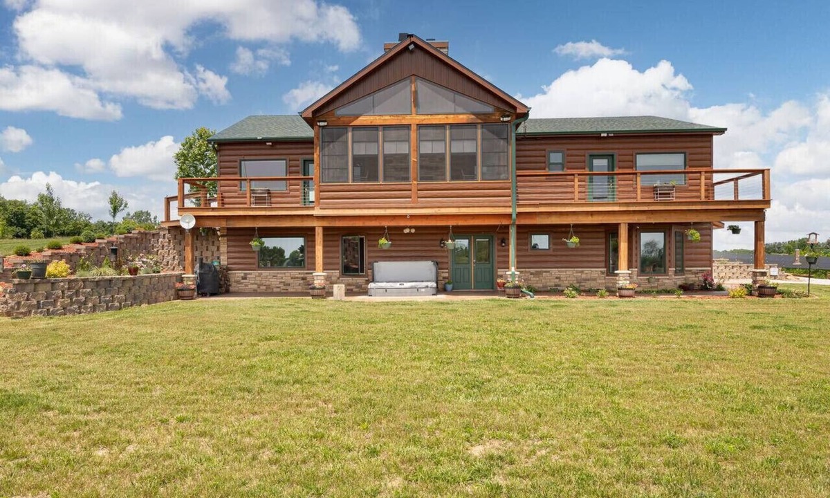 Buchanan County House | Main Selah Hills Ranch