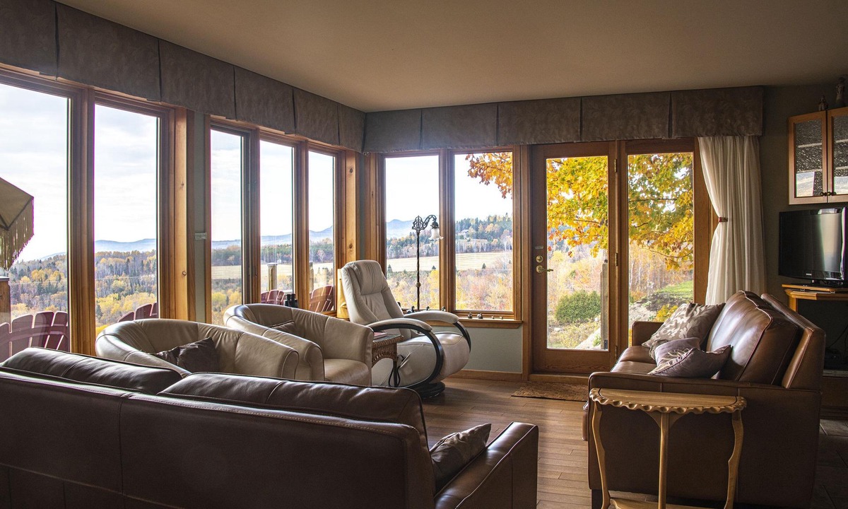 Pointe-au-Pic House | Maison Canadienne, 53-acre domain spectacular views on the river, hiking trails